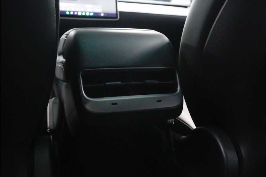 Tesla Model Y SOH: 94,7% Navi 360° Leer ACC Autopilot PDC Elektr. achterklep Stoelverwarmimg voor en achter Stuurverwarming Optie: Full Self-Driving Capability BTW auto