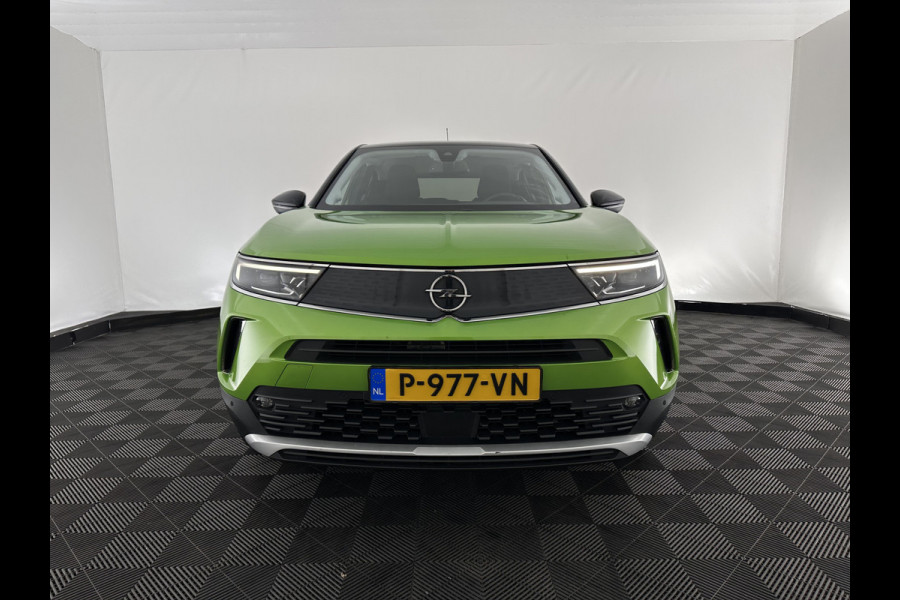 Opel Mokka-e Ultimate 50-kWh 7.4kw bl. [ 3-Fase ] {SOH-84%} (INCL-BTW) *FULL-LED | LEATHER-MICROFIBRE | ADAPTIVE-CRUISE | HEATED-SPORTSEATS | DAB+ | KEYLESS | DIGI-COCKPIT | CARPLAY | AMBIENT-LIGHT | CAMERA | LANE-ASSIST | 18"ALU*