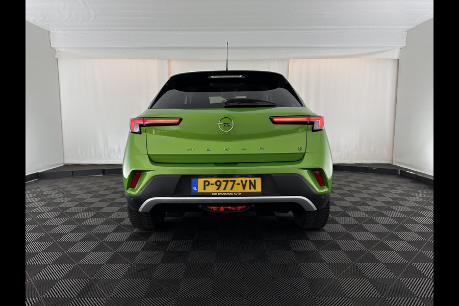 Opel Mokka-e Ultimate 50-kWh 7.4kw bl. [ 3-Fase ] {SOH-84%} (INCL-BTW) *FULL-LED | LEATHER-MICROFIBRE | ADAPTIVE-CRUISE | HEATED-SPORTSEATS | DAB+ | KEYLESS | DIGI-COCKPIT | CARPLAY | AMBIENT-LIGHT | CAMERA | LANE-ASSIST | 18"ALU*