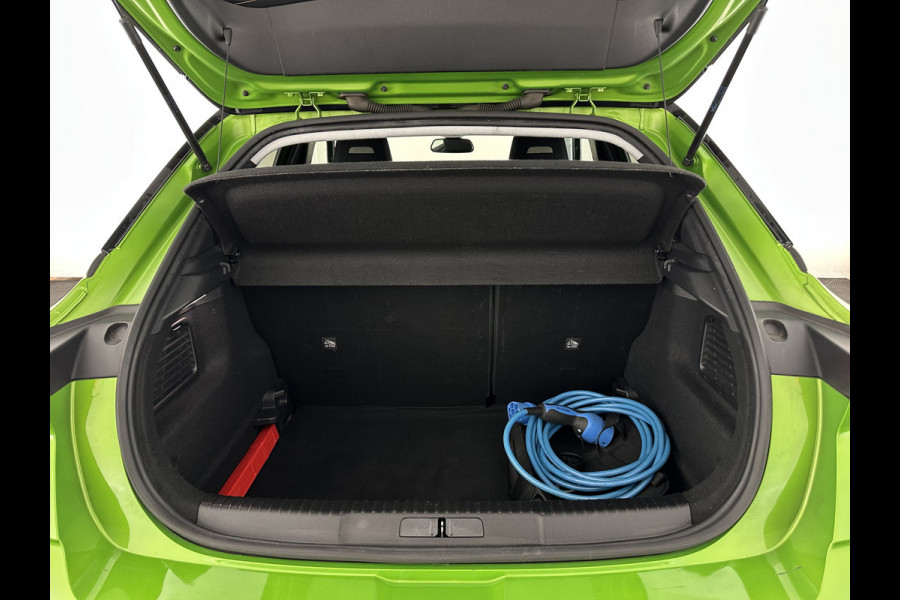 Opel Mokka-e Ultimate 50-kWh 7.4kw bl. [ 3-Fase ] {SOH-84%} (INCL-BTW) *FULL-LED | LEATHER-MICROFIBRE | ADAPTIVE-CRUISE | HEATED-SPORTSEATS | DAB+ | KEYLESS | DIGI-COCKPIT | CARPLAY | AMBIENT-LIGHT | CAMERA | LANE-ASSIST | 18"ALU*