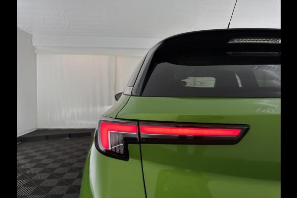 Opel Mokka-e Ultimate 50-kWh 7.4kw bl. [ 3-Fase ] {SOH-84%} (INCL-BTW) *FULL-LED | LEATHER-MICROFIBRE | ADAPTIVE-CRUISE | HEATED-SPORTSEATS | DAB+ | KEYLESS | DIGI-COCKPIT | CARPLAY | AMBIENT-LIGHT | CAMERA | LANE-ASSIST | 18"ALU*