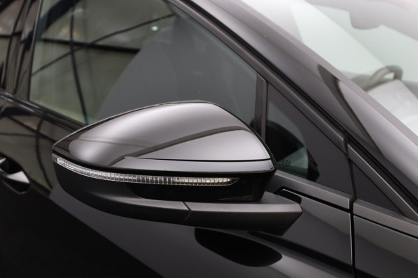 Audi Q4 e-tron 40 204 PK Launch edition S-Line Competition 77 kWh SOH 95%, Stoelverwarming, S-line Pakket, Adap. Cruise Control