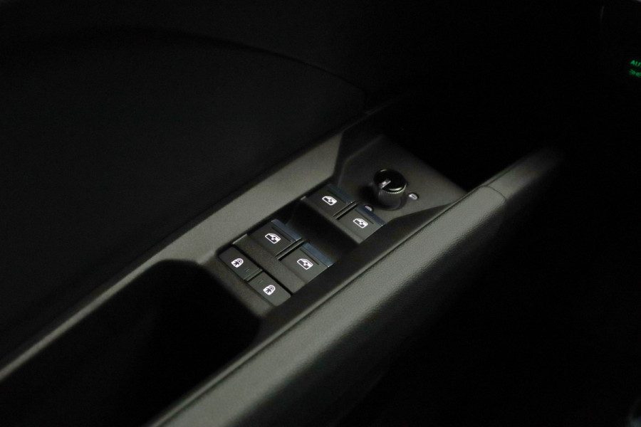 Audi Q4 e-tron 40 204 PK Launch edition S-Line Competition 77 kWh SOH 95%, Stoelverwarming, S-line Pakket, Adap. Cruise Control