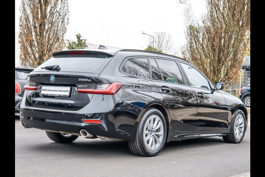 BMW 3 Serie Touring 330e (215kW / 292pk) ** LED, HALF LEDER, TREKH, SHADOW-LINE, PRIVACY, HiFi ** 1e EIG - UNFALLFREI ** ** INFORMEER OOK NAAR ONZE AANTREKKELIJKE FINANCIAL-LEASE TARIEVEN **