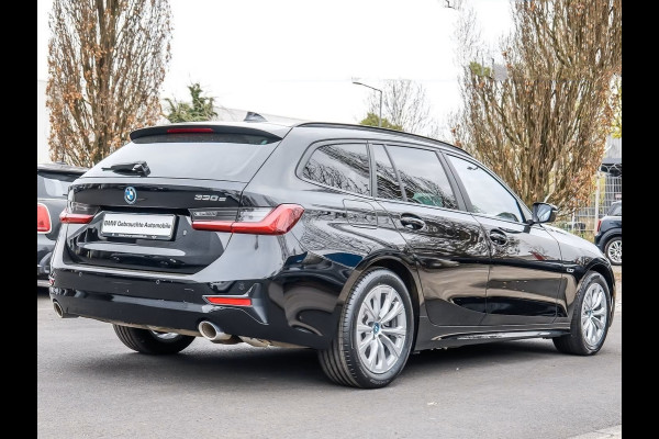 BMW 3 Serie Touring 330e (215kW / 292pk) ** LED, HALF LEDER, TREKH, SHADOW-LINE, PRIVACY, HiFi ** 1e EIG - UNFALLFREI ** ** INFORMEER OOK NAAR ONZE AANTREKKELIJKE FINANCIAL-LEASE TARIEVEN **