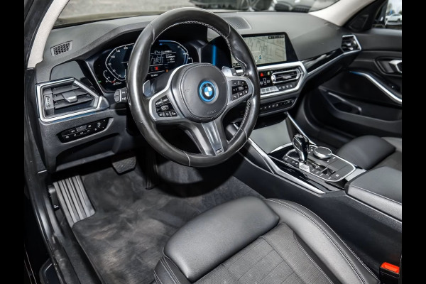 BMW 3 Serie Touring 330e (215kW / 292pk) ** LED, HALF LEDER, TREKH, SHADOW-LINE, PRIVACY, HiFi ** 1e EIG - UNFALLFREI ** ** INFORMEER OOK NAAR ONZE AANTREKKELIJKE FINANCIAL-LEASE TARIEVEN **