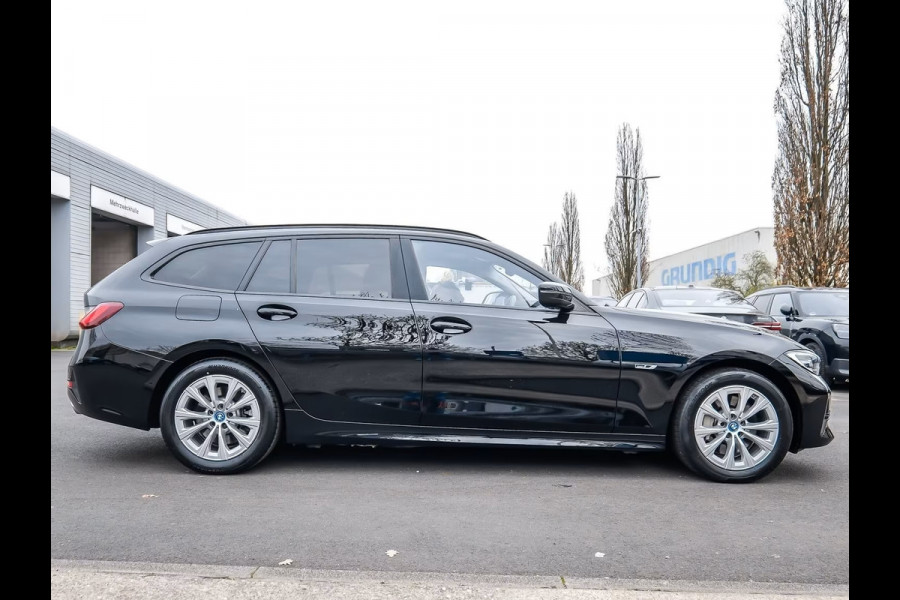 BMW 3 Serie Touring 330e (215kW / 292pk) ** LED, HALF LEDER, TREKH, SHADOW-LINE, PRIVACY, HiFi ** 1e EIG - UNFALLFREI ** ** INFORMEER OOK NAAR ONZE AANTREKKELIJKE FINANCIAL-LEASE TARIEVEN **