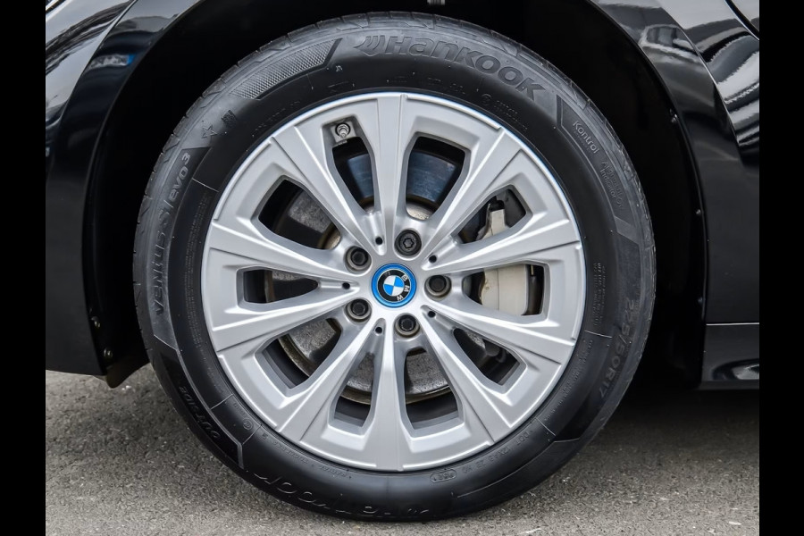 BMW 3 Serie Touring 330e (215kW / 292pk) ** LED, HALF LEDER, TREKH, SHADOW-LINE, PRIVACY, HiFi ** 1e EIG - UNFALLFREI ** ** INFORMEER OOK NAAR ONZE AANTREKKELIJKE FINANCIAL-LEASE TARIEVEN **