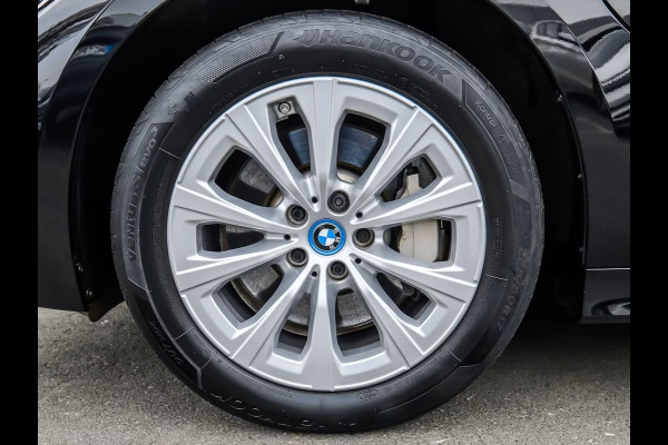 BMW 3 Serie Touring 330e (215kW / 292pk) ** LED, HALF LEDER, TREKH, SHADOW-LINE, PRIVACY, HiFi ** 1e EIG - UNFALLFREI ** ** INFORMEER OOK NAAR ONZE AANTREKKELIJKE FINANCIAL-LEASE TARIEVEN **