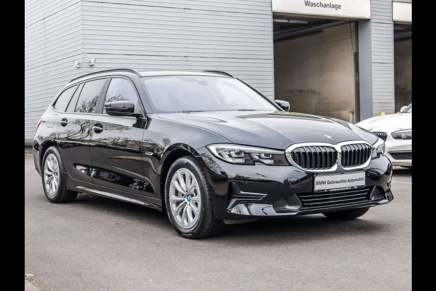 BMW 3 Serie Touring 330e (215kW / 292pk) ** LED, HALF LEDER, TREKH, SHADOW-LINE, PRIVACY, HiFi ** 1e EIG - UNFALLFREI ** ** INFORMEER OOK NAAR ONZE AANTREKKELIJKE FINANCIAL-LEASE TARIEVEN **