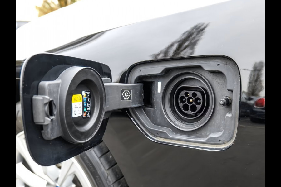 BMW 3 Serie Touring 330e (215kW / 292pk) ** LED, HALF LEDER, TREKH, SHADOW-LINE, PRIVACY, HiFi ** 1e EIG - UNFALLFREI ** ** INFORMEER OOK NAAR ONZE AANTREKKELIJKE FINANCIAL-LEASE TARIEVEN **