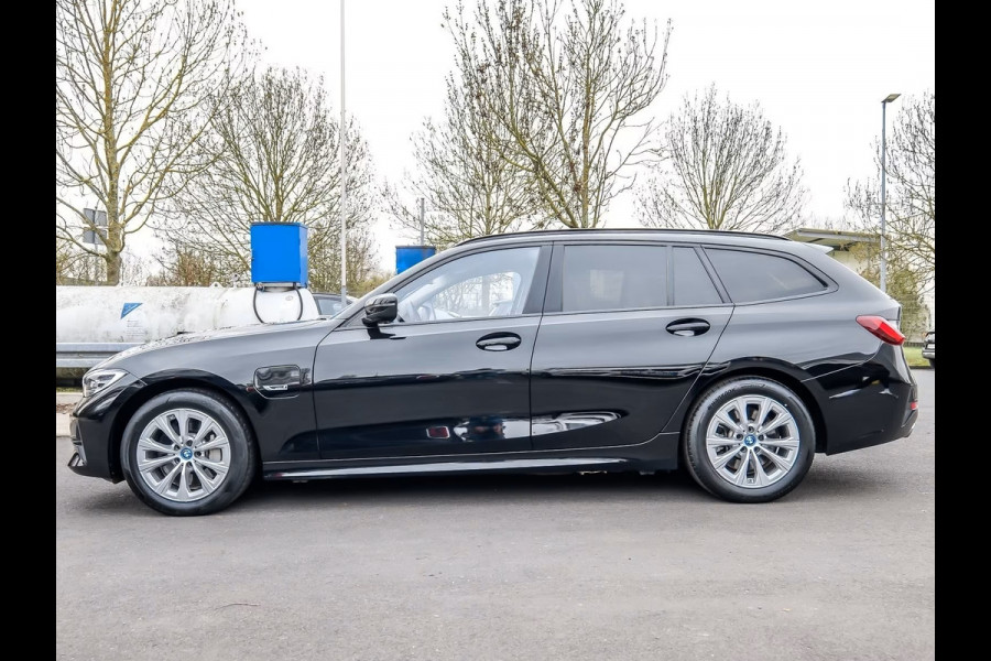 BMW 3 Serie Touring 330e (215kW / 292pk) ** LED, HALF LEDER, TREKH, SHADOW-LINE, PRIVACY, HiFi ** 1e EIG - UNFALLFREI ** ** INFORMEER OOK NAAR ONZE AANTREKKELIJKE FINANCIAL-LEASE TARIEVEN **
