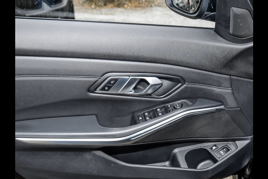 BMW 3 Serie Touring 330e (215kW / 292pk) ** LED, HALF LEDER, TREKH, SHADOW-LINE, PRIVACY, HiFi ** 1e EIG - UNFALLFREI ** ** INFORMEER OOK NAAR ONZE AANTREKKELIJKE FINANCIAL-LEASE TARIEVEN **