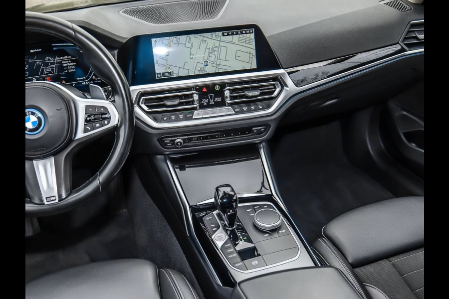 BMW 3 Serie Touring 330e (215kW / 292pk) ** LED, HALF LEDER, TREKH, SHADOW-LINE, PRIVACY, HiFi ** 1e EIG - UNFALLFREI ** ** INFORMEER OOK NAAR ONZE AANTREKKELIJKE FINANCIAL-LEASE TARIEVEN **