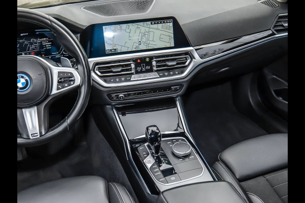 BMW 3 Serie Touring 330e (215kW / 292pk) ** LED, HALF LEDER, TREKH, SHADOW-LINE, PRIVACY, HiFi ** 1e EIG - UNFALLFREI ** ** INFORMEER OOK NAAR ONZE AANTREKKELIJKE FINANCIAL-LEASE TARIEVEN **