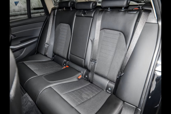 BMW 3 Serie Touring 330e (215kW / 292pk) ** LED, HALF LEDER, TREKH, SHADOW-LINE, PRIVACY, HiFi ** 1e EIG - UNFALLFREI ** ** INFORMEER OOK NAAR ONZE AANTREKKELIJKE FINANCIAL-LEASE TARIEVEN **
