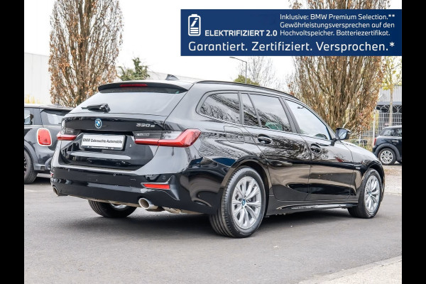 BMW 3 Serie Touring 330e (215kW / 292pk) ** LED, HALF LEDER, TREKH, SHADOW-LINE, PRIVACY, HiFi ** 1e EIG - UNFALLFREI ** ** INFORMEER OOK NAAR ONZE AANTREKKELIJKE FINANCIAL-LEASE TARIEVEN **