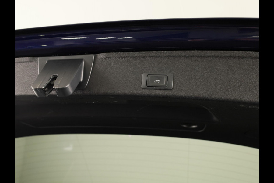 Audi A4 Avant 40 TFSI S edition Competition 204pk | Panoramadak | Adaptieve cruise controle | Parkeercamera | S-line interieur | 18 inch Lichtmetalen velgen | Led koplampen