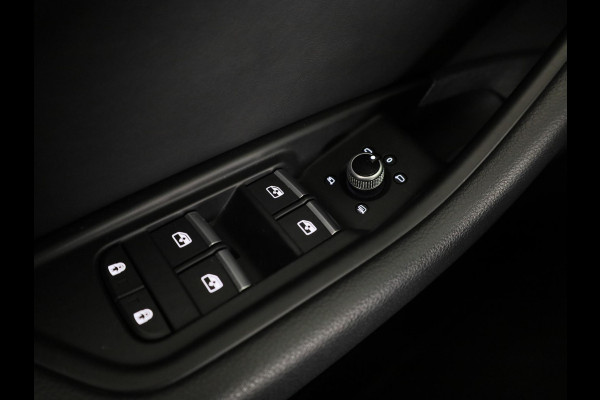 Audi A4 Avant 40 TFSI S edition Competition 204pk | Panoramadak | Adaptieve cruise controle | Parkeercamera | S-line interieur | 18 inch Lichtmetalen velgen | Led koplampen
