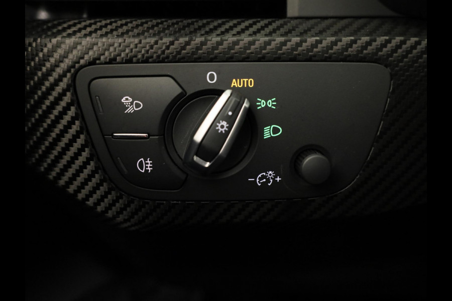 Audi A4 Avant 40 TFSI S edition Competition 204pk | Panoramadak | Adaptieve cruise controle | Parkeercamera | S-line interieur | 18 inch Lichtmetalen velgen | Led koplampen