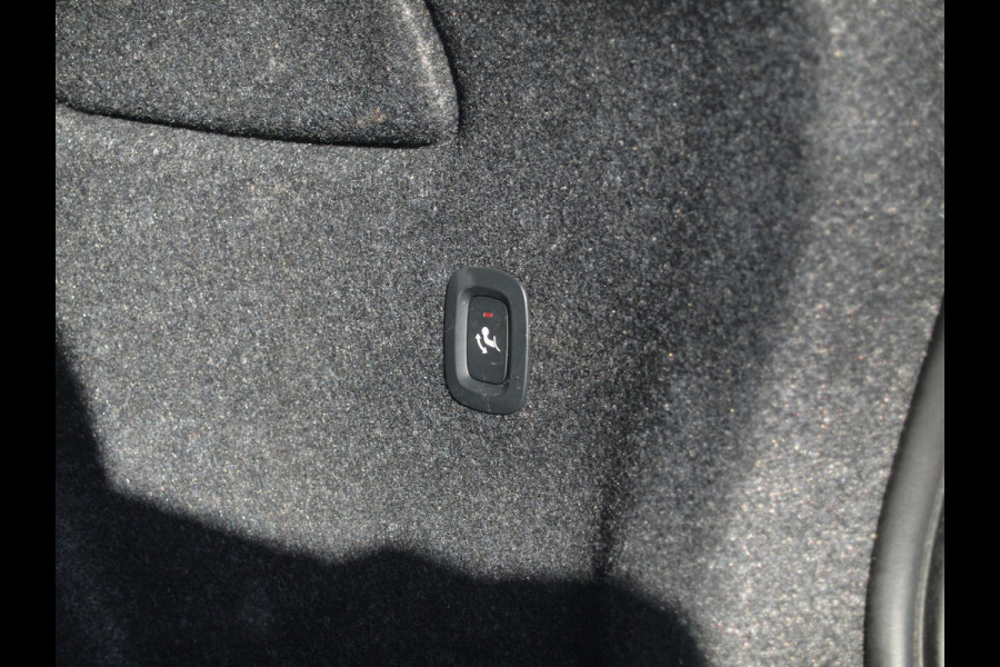 Volvo XC40 Recharge P8 AWD R-Design | SOH 94% | Trekhaak | Camera | Apple Carplay | Cruise Control |