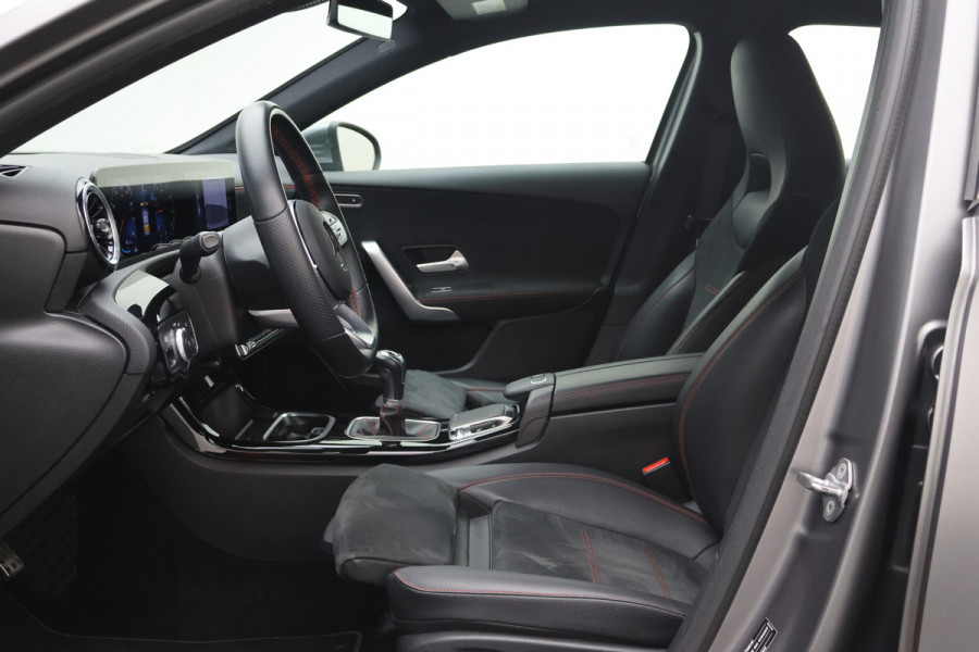 Mercedes-Benz A-Klasse 160 Business Solution AMG Camera, Apple Carplay, LED, Stoelverwarming, PDC, 18"