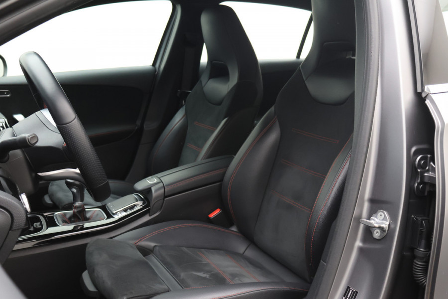 Mercedes-Benz A-Klasse 160 Business Solution AMG Camera, Apple Carplay, LED, Stoelverwarming, PDC, 18"