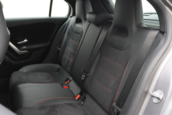 Mercedes-Benz A-Klasse 160 Business Solution AMG Camera, Apple Carplay, LED, Stoelverwarming, PDC, 18"