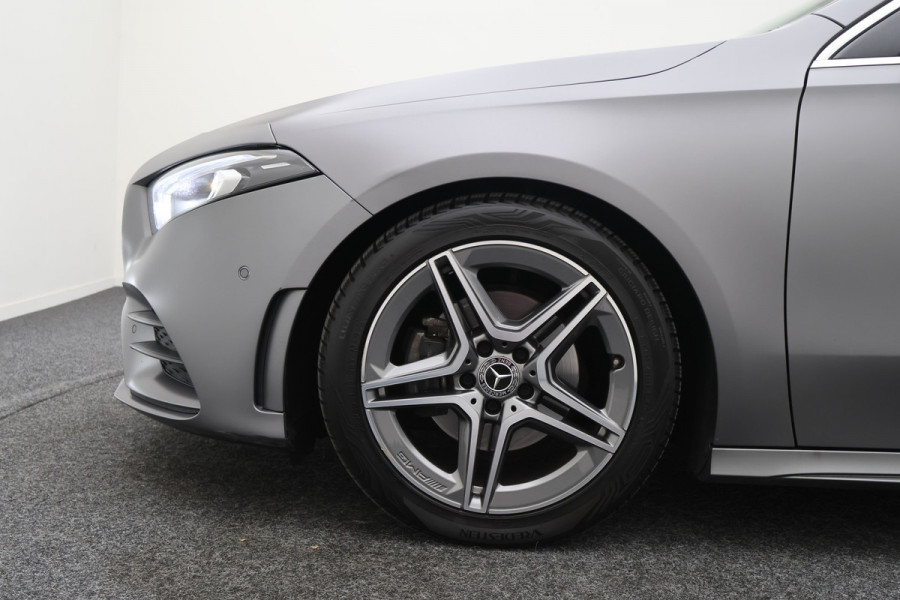 Mercedes-Benz A-Klasse 160 Business Solution AMG Camera, Apple Carplay, LED, Stoelverwarming, PDC, 18"
