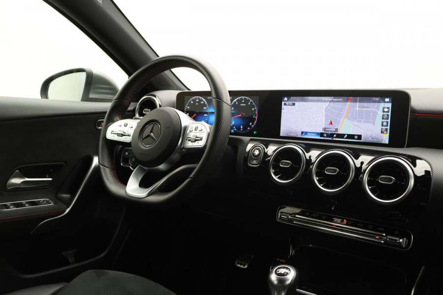 Mercedes-Benz A-Klasse 160 Business Solution AMG Camera, Apple Carplay, LED, Stoelverwarming, PDC, 18"