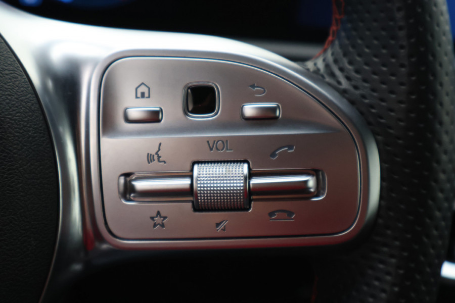 Mercedes-Benz A-Klasse 160 Business Solution AMG Camera, Apple Carplay, LED, Stoelverwarming, PDC, 18"