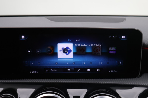 Mercedes-Benz A-Klasse 160 Business Solution AMG Camera, Apple Carplay, LED, Stoelverwarming, PDC, 18"