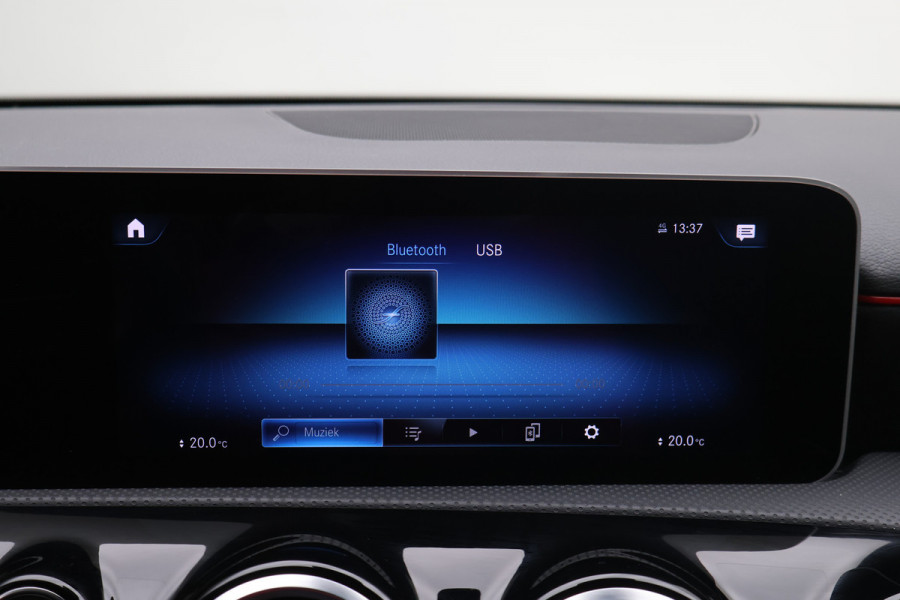 Mercedes-Benz A-Klasse 160 Business Solution AMG Camera, Apple Carplay, LED, Stoelverwarming, PDC, 18"