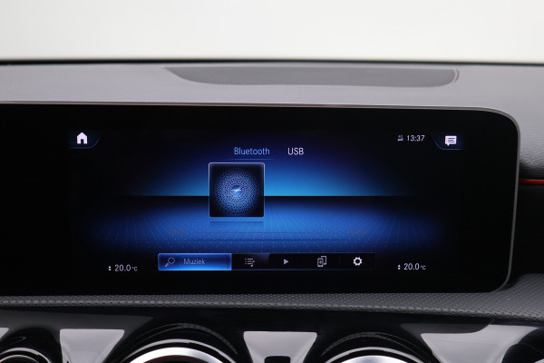 Mercedes-Benz A-Klasse 160 Business Solution AMG Camera, Apple Carplay, LED, Stoelverwarming, PDC, 18"