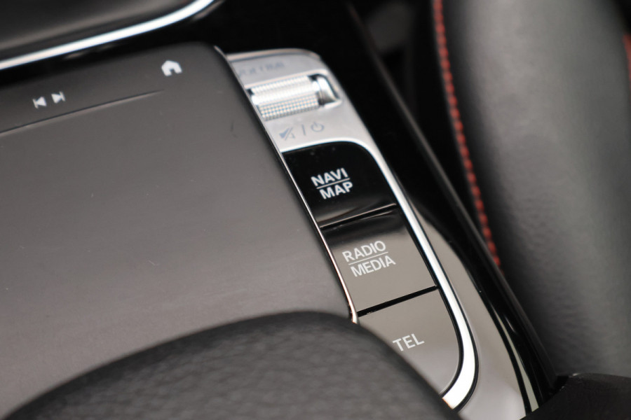 Mercedes-Benz A-Klasse 160 Business Solution AMG Camera, Apple Carplay, LED, Stoelverwarming, PDC, 18"