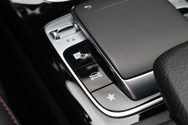 Mercedes-Benz A-Klasse 160 Business Solution AMG Camera, Apple Carplay, LED, Stoelverwarming, PDC, 18"