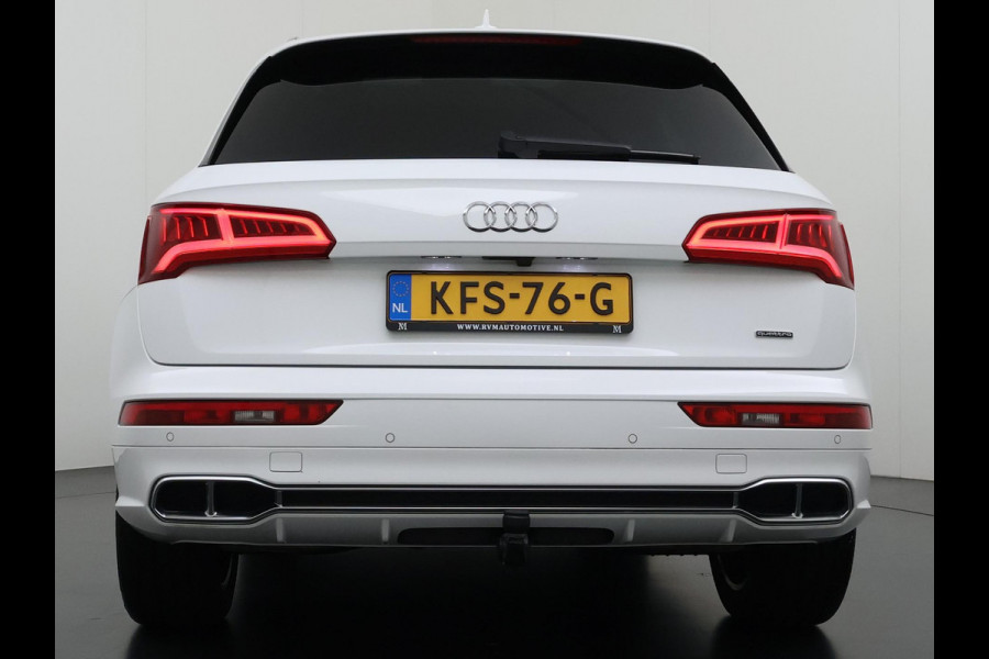 Audi Q5 55 TFSI e quattro Competition 32.000KM! |PANO| ELEKTRISCHE TREKHAAK| ELEK. ACHTERKLEP |MASSAGE| ADAPTIVE CRUISE| CAMERA| NET ONDERHOUD GEHAD RIJKLAAR INCL. 12 MND BOVAG GARANTIE| SFEERVERLICHTING