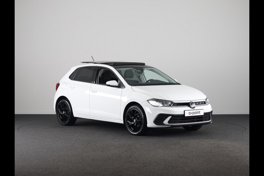 Volkswagen Polo 1.0 TSI Life 95 pk | Navigatie via App | Panoramadak | 17" LM velgen | Parkeersensoren | Adaptieve cruise control | LED koplampen | Stoelverwarming |