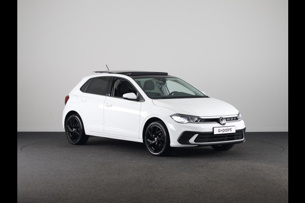 Volkswagen Polo 1.0 TSI Life 95 pk | Navigatie via App | Panoramadak | 17" LM velgen | Parkeersensoren | Adaptieve cruise control | LED koplampen | Stoelverwarming |
