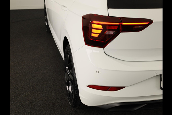 Volkswagen Polo 1.0 TSI Life 95 pk | Navigatie via App | Panoramadak | 17" LM velgen | Parkeersensoren | Adaptieve cruise control | LED koplampen | Stoelverwarming |