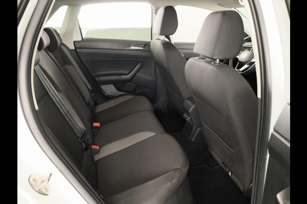 Volkswagen Polo 1.0 TSI Life 95 pk | Navigatie via App | Panoramadak | 17" LM velgen | Parkeersensoren | Adaptieve cruise control | LED koplampen | Stoelverwarming |