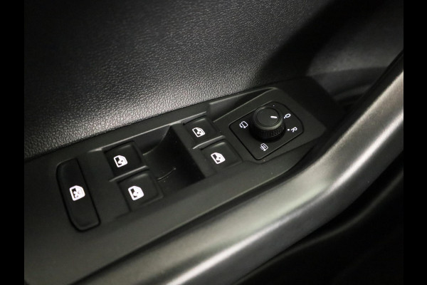 Volkswagen Polo 1.0 TSI Life 95 pk | Navigatie via App | Panoramadak | 17" LM velgen | Parkeersensoren | Adaptieve cruise control | LED koplampen | Stoelverwarming |
