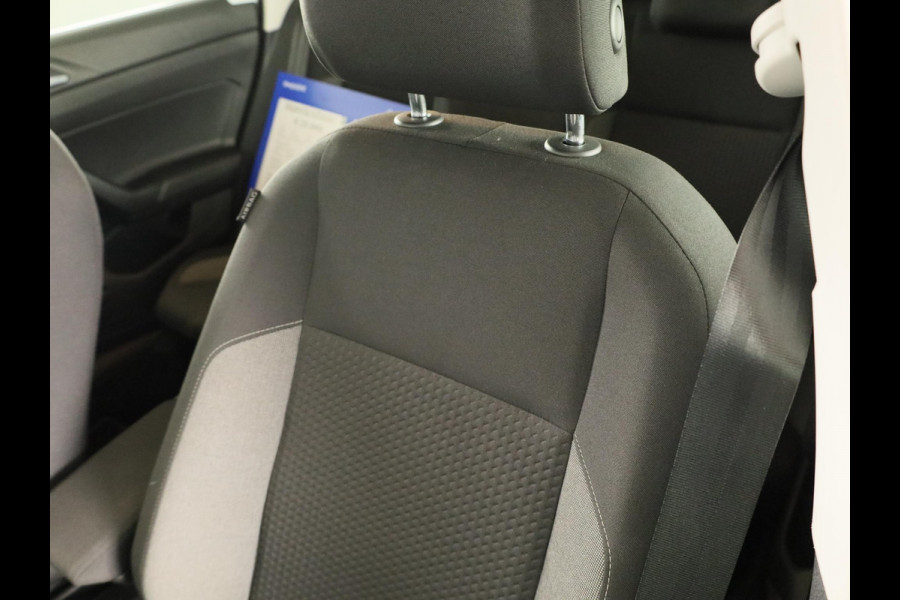 Volkswagen Polo 1.0 TSI Life 95 pk | Navigatie via App | Panoramadak | 17" LM velgen | Parkeersensoren | Adaptieve cruise control | LED koplampen | Stoelverwarming |