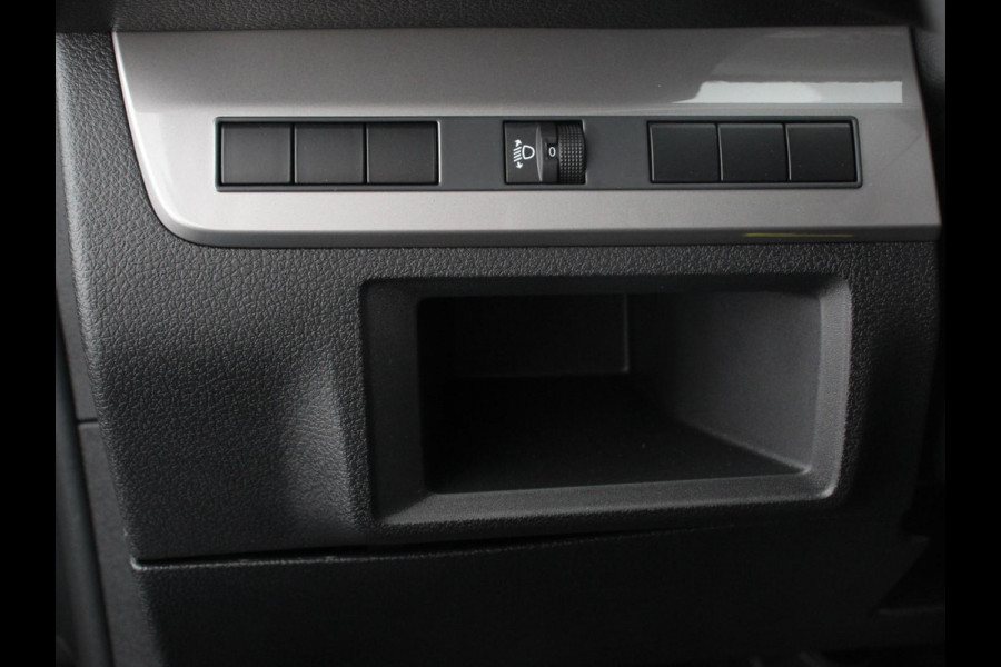 Opel Vivaro 2.0 BlueHDi 180PK L3 Automaat BPM VRIJ! Apple Carplay /  Android Auto Parkeersensoren V+A Trekhaak Camera Navigatie Cruise Control LED koplampen houten afwerking laadruimte