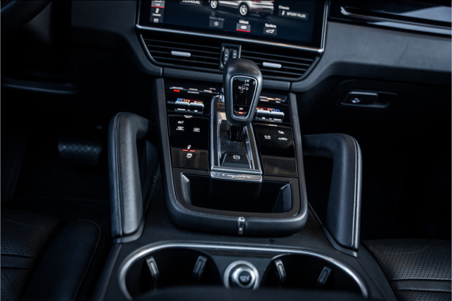 Porsche Cayenne Coupé 3.0 - Sport Chrono | Luchtvering | Panorama | Elek. Trekhaak | Bose | Memory