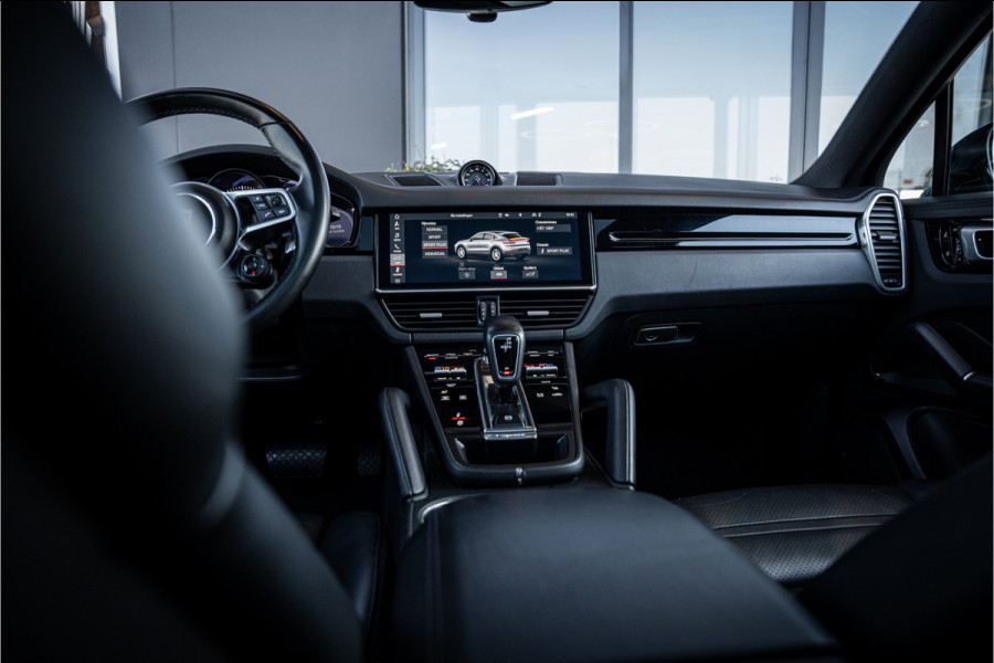 Porsche Cayenne Coupé 3.0 - Sport Chrono | Luchtvering | Panorama | Elek. Trekhaak | Bose | Memory
