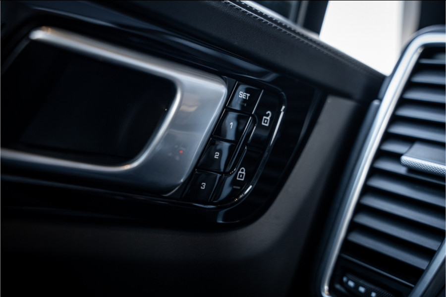 Porsche Cayenne Coupé 3.0 - Sport Chrono | Luchtvering | Panorama | Elek. Trekhaak | Bose | Memory