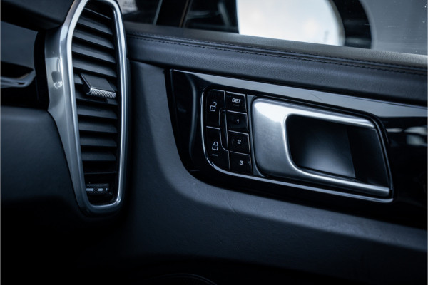 Porsche Cayenne Coupé 3.0 - Sport Chrono | Luchtvering | Panorama | Elek. Trekhaak | Bose | Memory