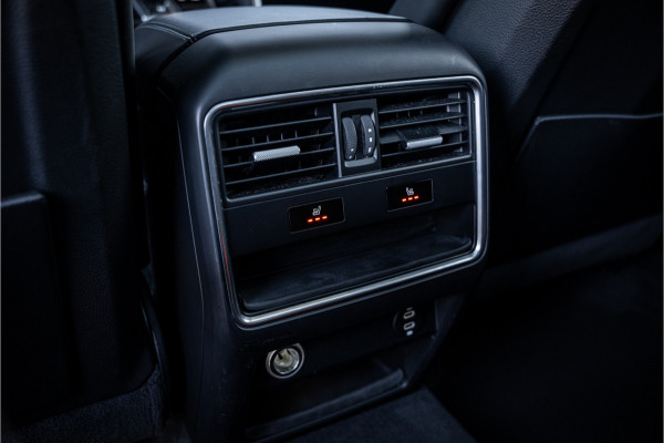 Porsche Cayenne Coupé 3.0 - Sport Chrono | Luchtvering | Panorama | Elek. Trekhaak | Bose | Memory