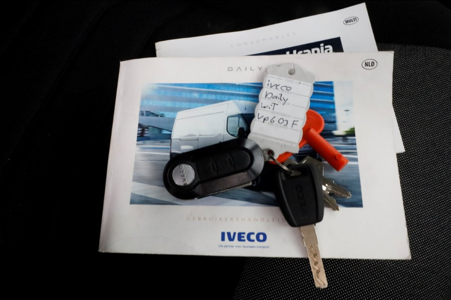 Iveco Daily 35S14 136pk HiMatic Automaat Bakwagen met laadklep en zijdeur H235cm 03-2022